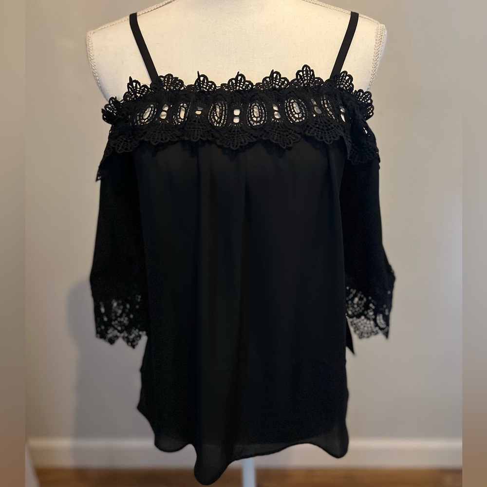 Fortune & Ivy stitch fix black winkly crochet trim blouse Womens small